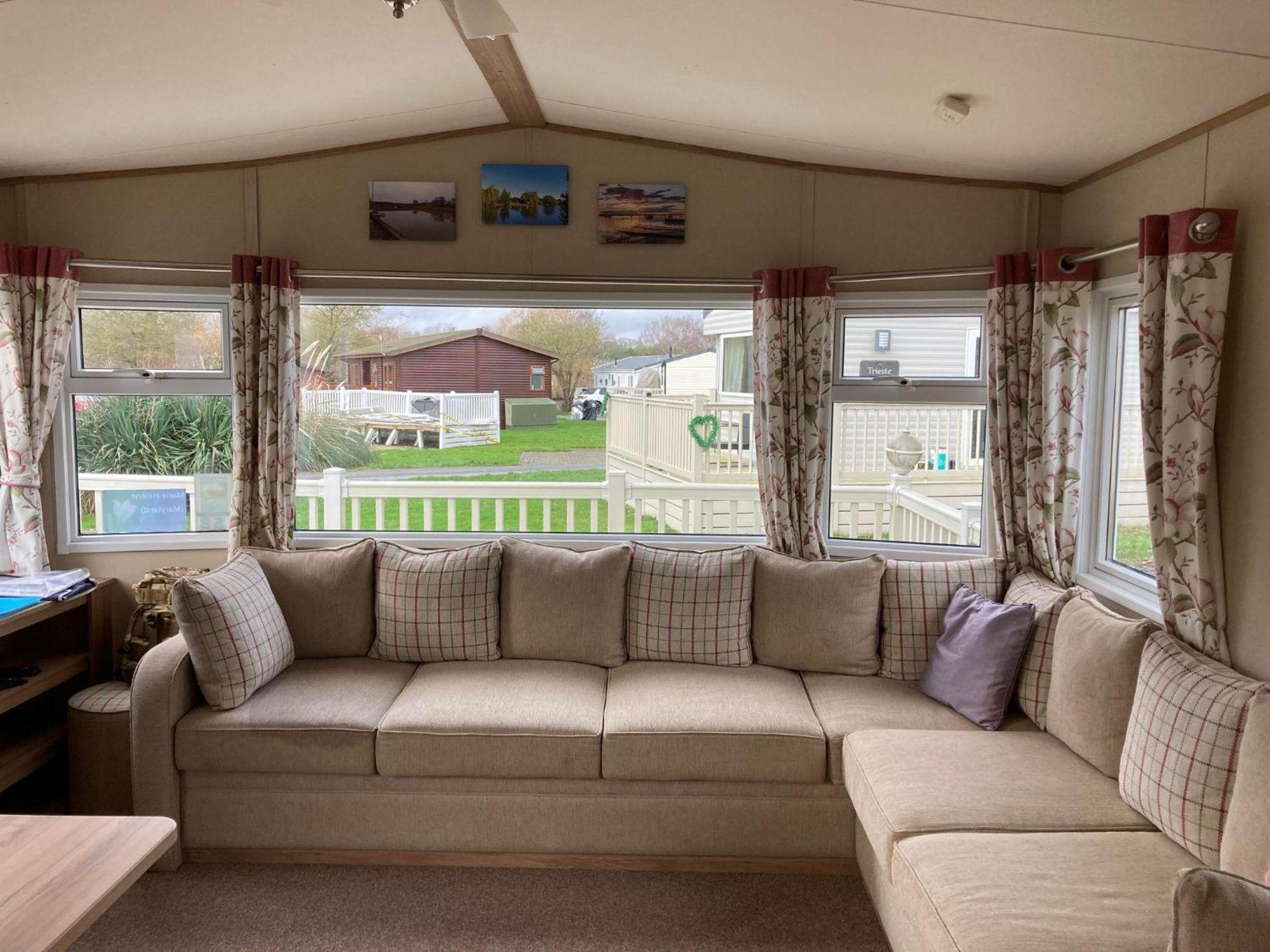 Lovely 6 Berth Caravan With Decking At Carlton Meres In Suffolk Ref 60058M Saxmundham Exterior foto