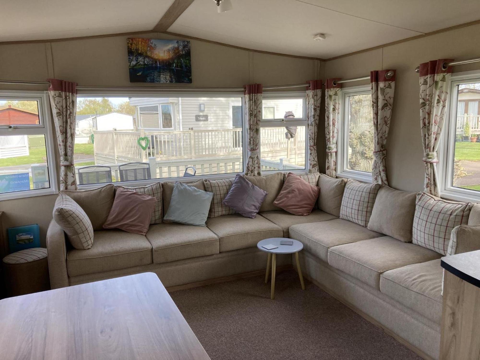Lovely 6 Berth Caravan With Decking At Carlton Meres In Suffolk Ref 60058M Saxmundham Exterior foto